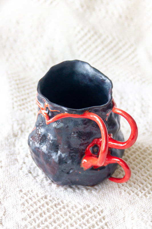 Kubek ceramiczny “Couroupita” czerwono-czarny