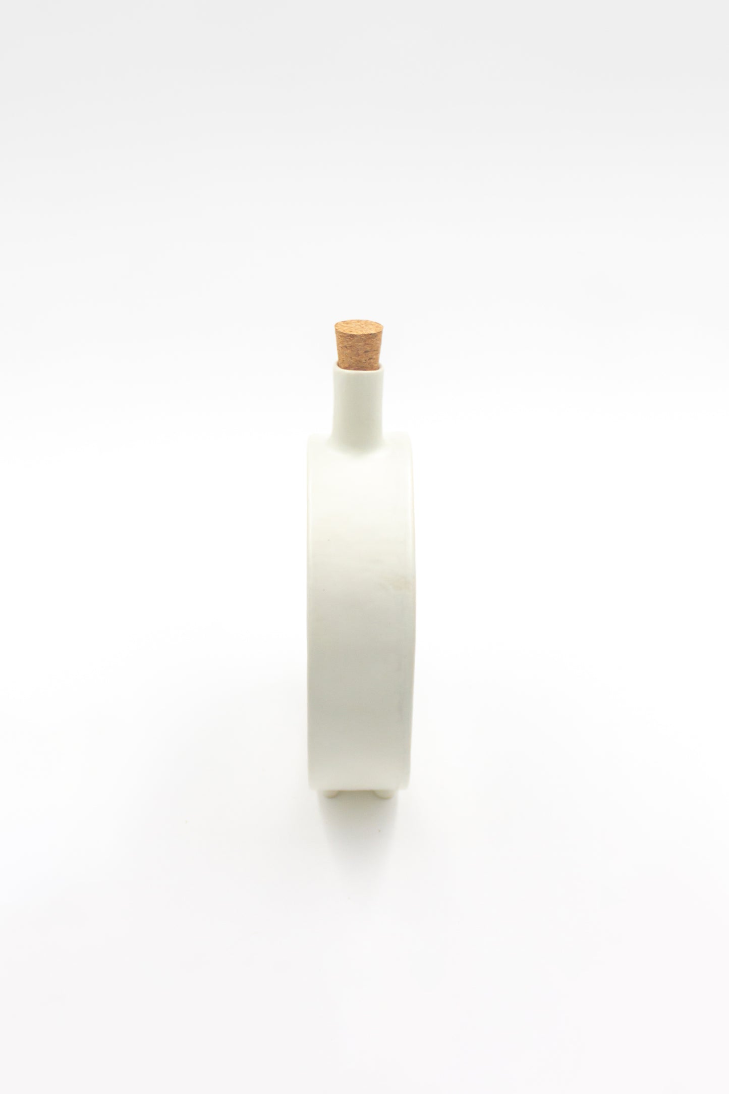 Butelka ceramiczna w białym kolorze