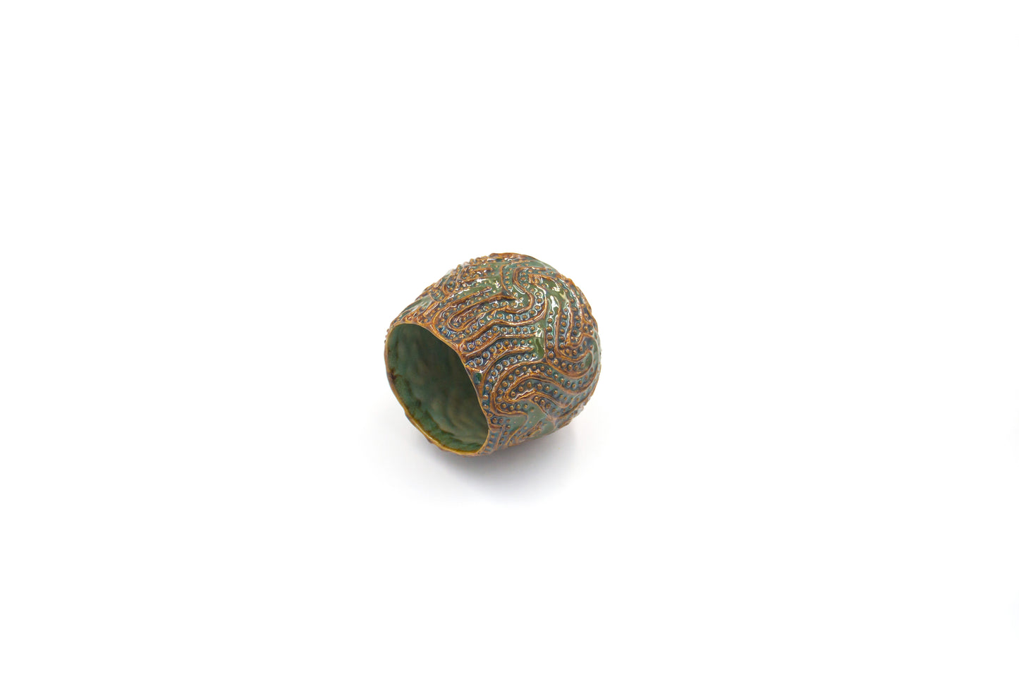 Czarka ceramiczna w brązowo-zielonym kolorze