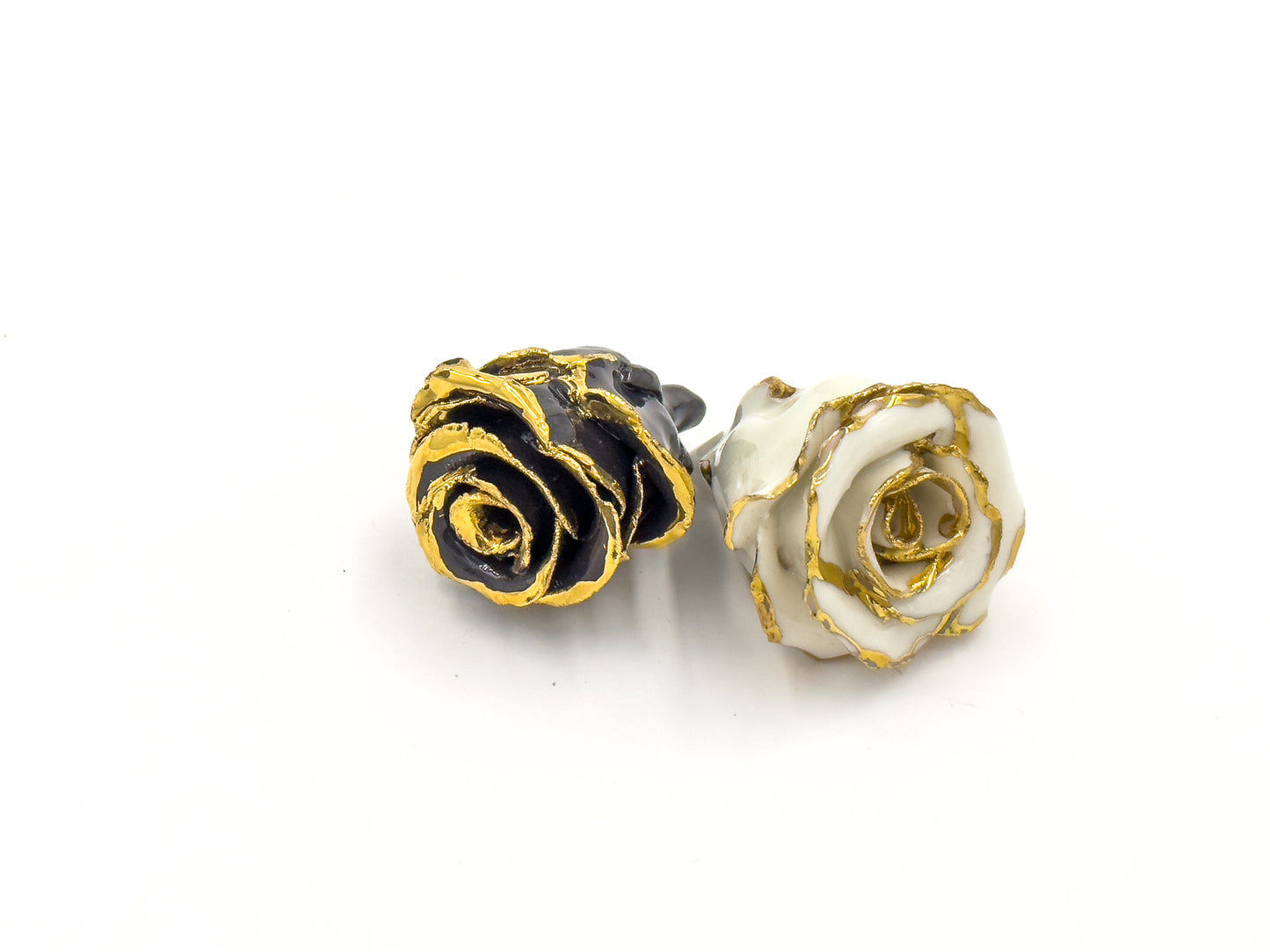 Róże porcelanowe ze złoceniem w czarnym i białym kolorach