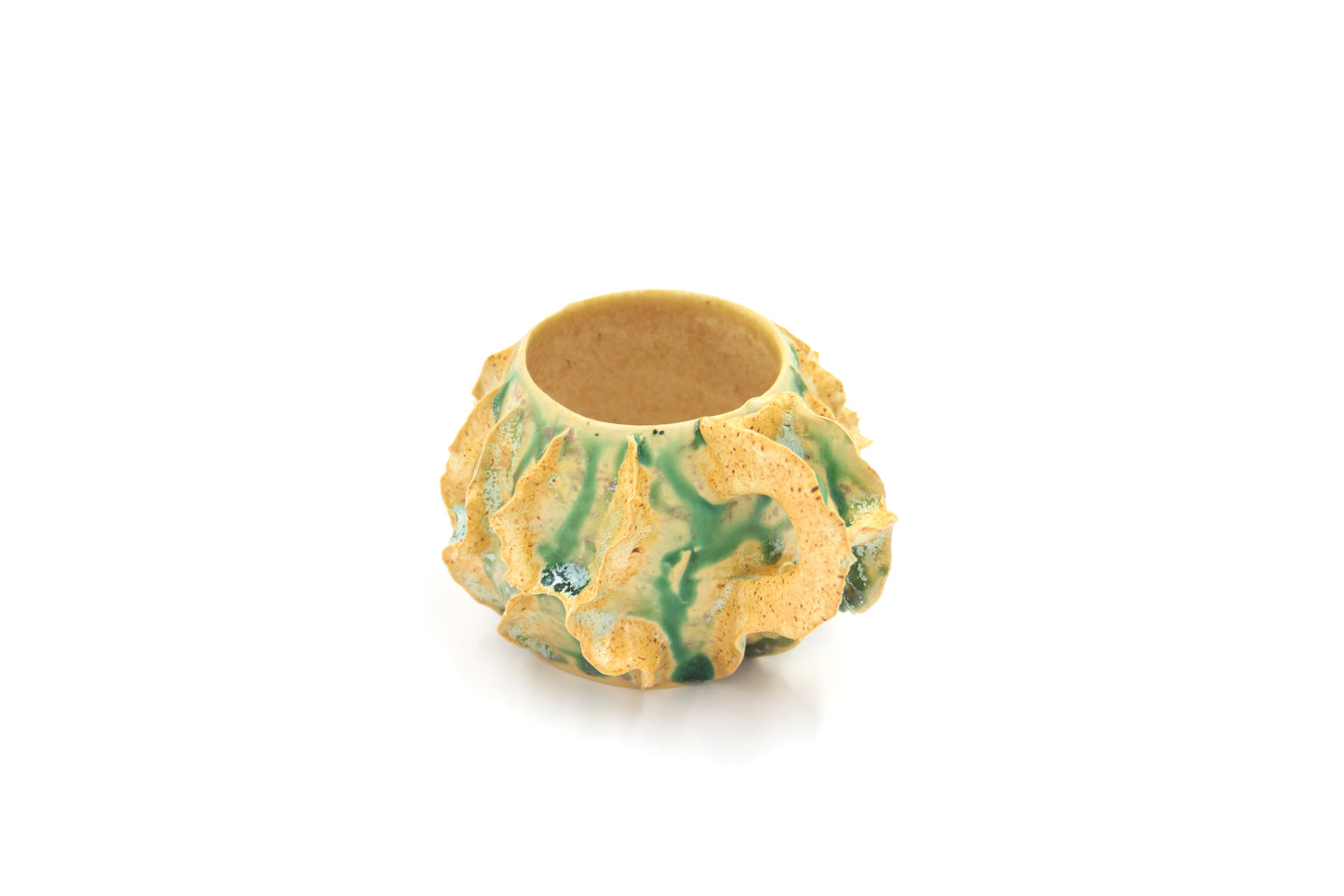 Kubek ceramiczny w kolorze beżowo-zielonym