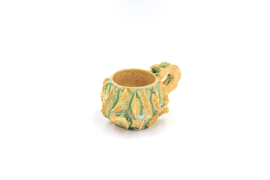Kubek ceramiczny w kolorze beżowo-zielonym