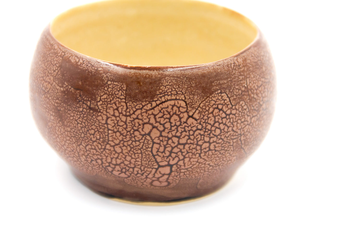 Miseczka ceramiczna w kolorze beżowo-brązowym