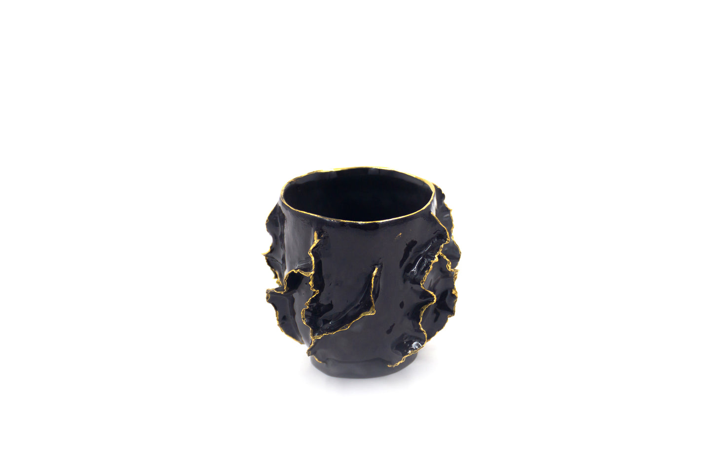 Mała czarka porcelanowa w kolorze czarnym ze złoceniem